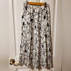 🔴 Black and white pleated midi skirt